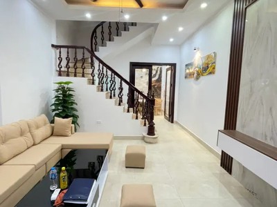 Minh khai - hai bà trưng, gần phố, ở ngay, 2 thoáng, full nội thất. 1