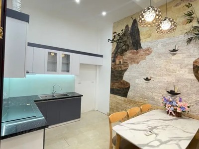 Minh khai - hai bà trưng, gần phố, ở ngay, 2 thoáng, full nội thất. 2