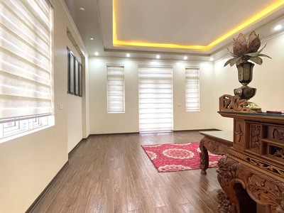 Bánnhà 4 tầng dt 92m  mặt đường đông khê ngô quyền 4