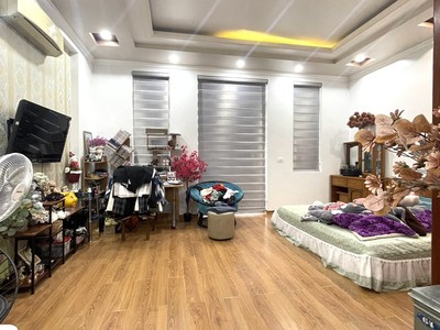 Bánnhà 4 tầng dt 92m mặt đường đông khê ngô quyền 2