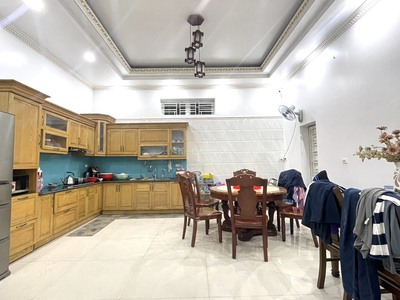 Bánnhà 4 tầng dt 92m mặt đường đông khê ngô quyền 1