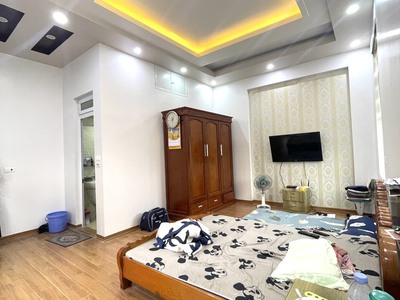 Bánnhà 4 tầng dt 92m  mặt đường đông khê ngô quyền 3