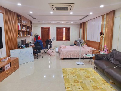 Bán nhà cực vip phố thái hà, dt 118m2, mt 6m, 1 nhà ra phố, thang máy, garage oto. giá 35 tỷ. 2