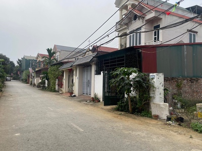Chính chủ cần bán mảnh đất  ở tdp 2  di lăng , phường trung sơn trầm, thị xã sơn tây, thành phố hà 0