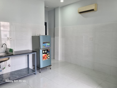 Phòng Cho Thuê - Lầu 2 Mới Xây - Có Ban Công - Diện Tích 24M2 XVNT HÀNG XANH 4