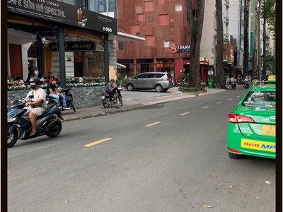 Top nhà vị trí đẹp 1 trệt 3 lầu lê thị riêng quận 1 tp.hcm 1