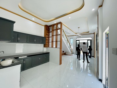 Nhà ngay chợ thạnh phú 5m50 x 20m sổ riêng thổ cư 0
