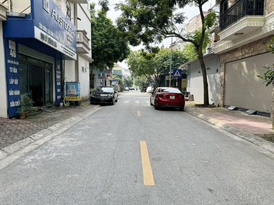 Chính chủ bán 50m2 đất mặt Phố Nguyễn Văn Hưởng. Đường ô tô tránh, xung quanh bạt ngàn tiện ích 0