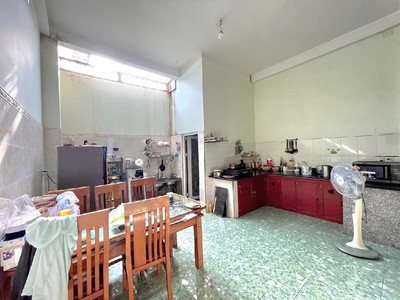 Bán nhà tô ký quận 12 ,ngang 5m ,70m2, 3tầng kiên cố ,hẻm ô tô ,  chỉ nhỉnh 3tỷ 2