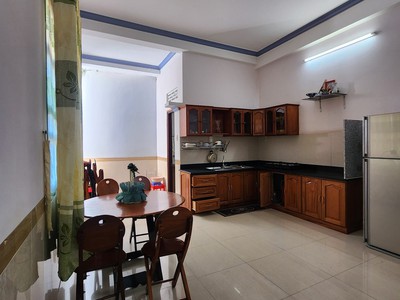 Cho thuê nhà xây kiên cố lê hồng phong - vcn phước hải . hẻm oto thông 6m 2