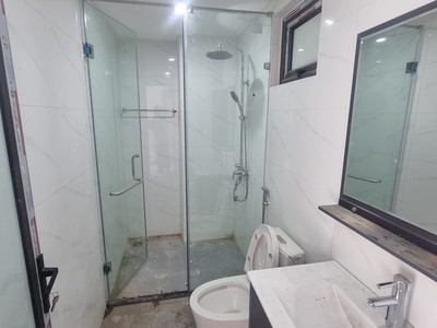Bán nhà mới keng nguyễn văn linh long biên, thang máy, oto 7 chỗ ngủ trong nhà, dt45m, mt 5.2, giá 2