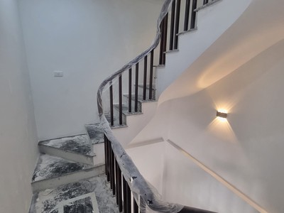 Bán nhà mới keng nguyễn văn linh long biên, thang máy, oto 7 chỗ ngủ trong nhà, dt45m, mt 5.2, giá 4