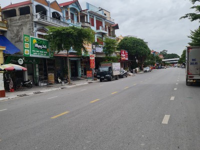 Bán nhà 2 tầng , trục chính thị trấn neo. 149m2, mt 4.8m. giá 4.9 ỷ 2