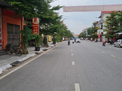 Bán nhà 2 tầng , trục chính thị trấn neo. 149m2, mt 4.8m. giá 4.9 ỷ 3