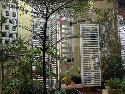 Bán nhà 2 lầu dt 81m2 giá 920tr sổ hồng riêng 0