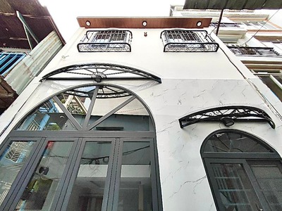 Nhà mới ở ngay tt q10, ngay tại ngã 7 lý thái tổ, bề ngang 5m nở hậu 5.5m, 3pn, 3wc 4