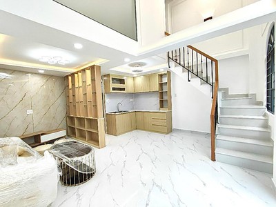 Nhà mới ở ngay tt q10, ngay tại ngã 7 lý thái tổ, bề ngang 5m nở hậu 5.5m, 3pn, 3wc 1