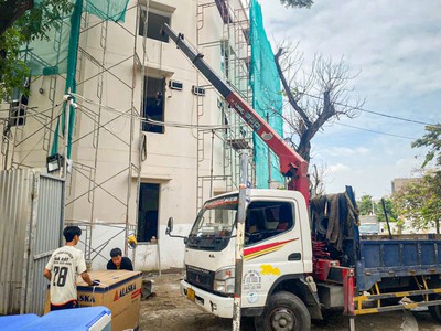 Cho thuê xe cẩu vận chuyển hàng hóa lên cao 0