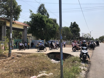 BÁN 1001m2  lên được thổ  Đất ngay sát chợ, 420 TRIỆU, SỔ SẲN, NHÀ CỬA ĐÔNG TẤP NẬP 4