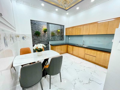Bán nhà 3 lầu Tân Uyên BD giá 1 tỷ 120tr dt 81m2 shr 2