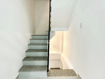 Thịnh-  ban nhà   hoàng hoa thám   2 tầng ,2pn ,2wc  - cách mặt tiền chỉ 50m. 3.25 tỷ 0