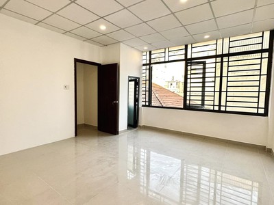 Thịnh-  ban nhà   hoàng hoa thám   2 tầng ,2pn ,2wc  - cách mặt tiền chỉ 50m. 3.25 tỷ 1