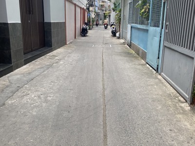 Khoa - bán nhà  trần hữu trang  nhà 2 tầng btct - hẻm 3 gác tung tăng - 20m2 - giá 5 tỷ 650   tl 4