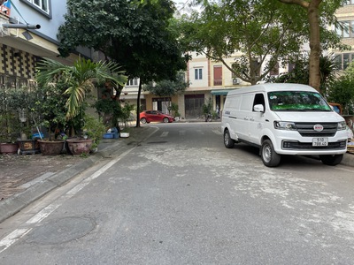 Chính chủ bán 70,4m2 đất TĐC Thạch Bàn. Cách hồ Ben 150m, cách đường Cổ Linh 500m 2