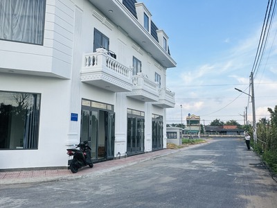  Bán nhà 1 trệt 1 lầu vừa ở vừa kinh doanh tại thị trấn tân hiệp 0