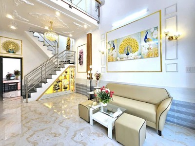 Chưa tới 4 tỷ anh chị sở hữu căn nhà hai tầng sổ hồng riêng ngay trung tâm thị trấn nhà bè 1