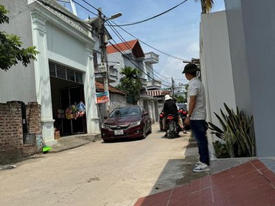 Chỉ hơn 700 triệu  - chính chủ gửi em bán độc quyền lô đất  42m2 thôn yên kiện, xã đông sơn, 2