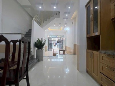 Xuất cảnh bán gấp nhà mt thành công nhà 2 lầu vào ở ngay 0