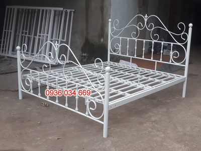 Giường sắt đẹp mỹ thuật giá bao nhiêu 4