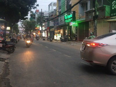 Bán nhà mặt tiền kd đường cù lao,q.phú nhuận,dt:4mx17m,kc:4 lầu,giá:19 tỷ 0