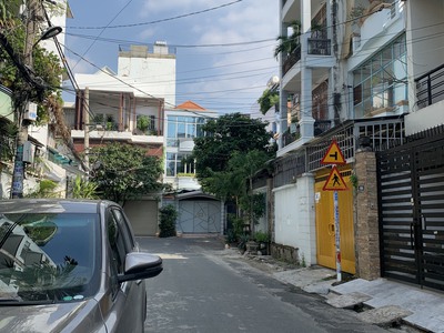 Bán nhà hẻm thông xe hơi đường sư vạn hạnh,q.10,dt:4,5mx18m,kc:4 lầu,giá:20,5 tỷ 0