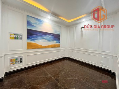 Cho thuê toà nhà góc 2 mặt tiền, ngang 9,1m, đối diện vincom 2