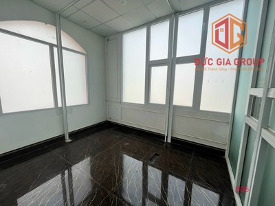 Cho thuê toà nhà góc 2 mặt tiền, ngang 9,1m, đối diện vincom 3