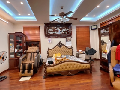 Bán gấp biệt thự cầu giấy, ô tô vào nhà, 160m, 40 tỷ, có thang máy, chủ nhà bán kín 2