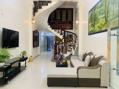 Cho thuê nhà tuyến 2 Văn Cao, 4 ngủ khép kín, DT: 90m2. 0