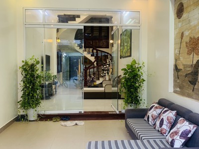 Cho thuê nhà tuyến 2 Văn Cao, 4 ngủ khép kín, DT: 90m2. 2