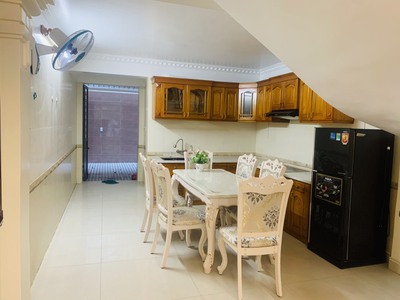 Cho thuê nhà tuyến 2 Văn Cao, 4 ngủ khép kín, DT: 90m2. 3