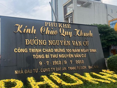 Bán shophouues 3 tầng 1 tum .hàng xóm với vinhome cổ loa, trục đường liên tỉnh 40m đường đôi . pháp 0