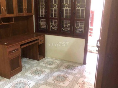 Cho thuê nhà trong ngõ ba gác phố Thái Thịnh Đống Đa 45m x 4T giá 13TR, cho thuê nhóm 3