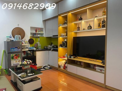 Cần bán nhà tập thể cầu giấy: 41m2, 2 ngủ, ô tô đỗ, nội thất đẹp, chỉ 1.x tỷ 0