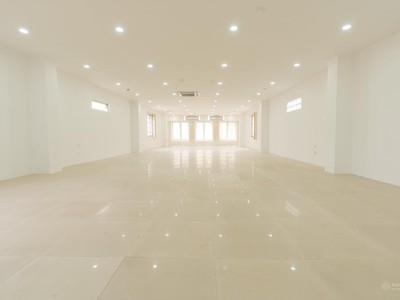 Văn phòng cho thuê nguyễn ngọc nại, thanh xuân , dt 153m2, thang máy, pccc đầy đủ, hầm xe rộng 4