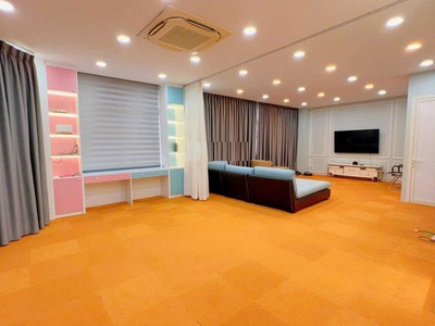 Cho thuê nhà nguyên căn 2 mặt tiền cmt8, phường 13, quận 10 4