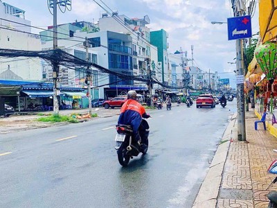 Cho thuê nhà nguyên căn 2 mặt tiền cmt8, phường 13, quận 10 1