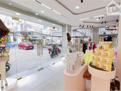 Cho thuê nhà nguyên căn 2 mặt tiền cmt8, phường 13, quận 10 2