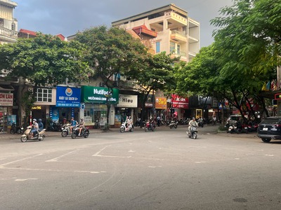Bán nhà mặt phố ngọc lâm, 250m, mặt tiền 7m, gần ca phường, cách cầu chương dương 500m 0