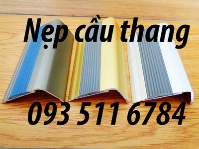 Nẹp nhôm nẹp inox cầu thang chống trượt Nẹp V cẩu thang 1